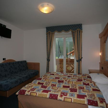 Garni Eden Otel Canazei Oda fotoğraf