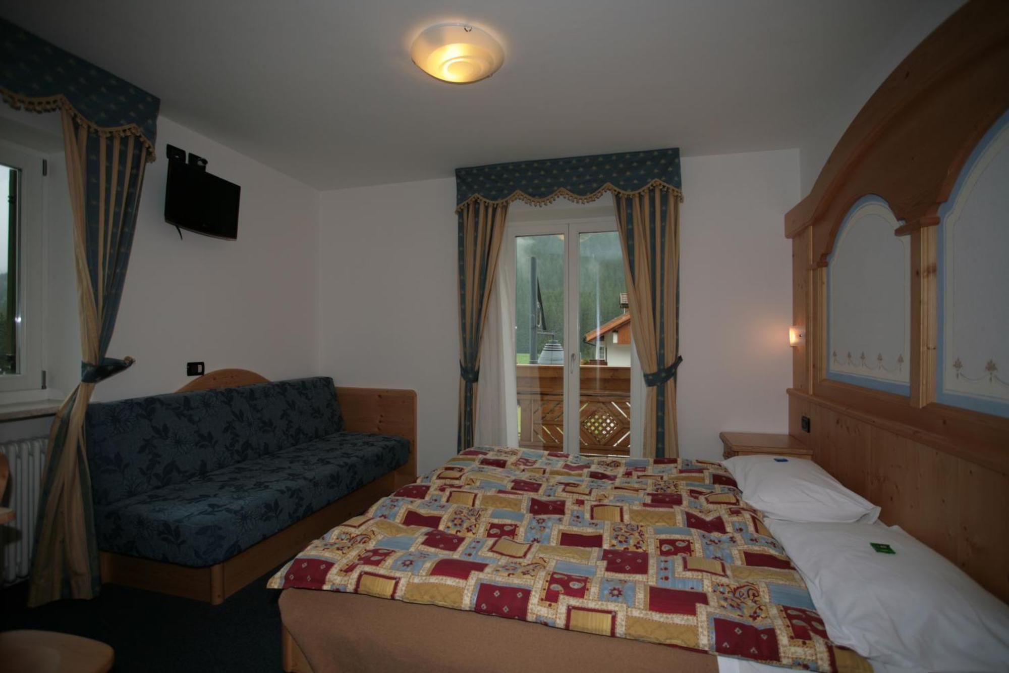Garni Eden Otel Canazei Oda fotoğraf